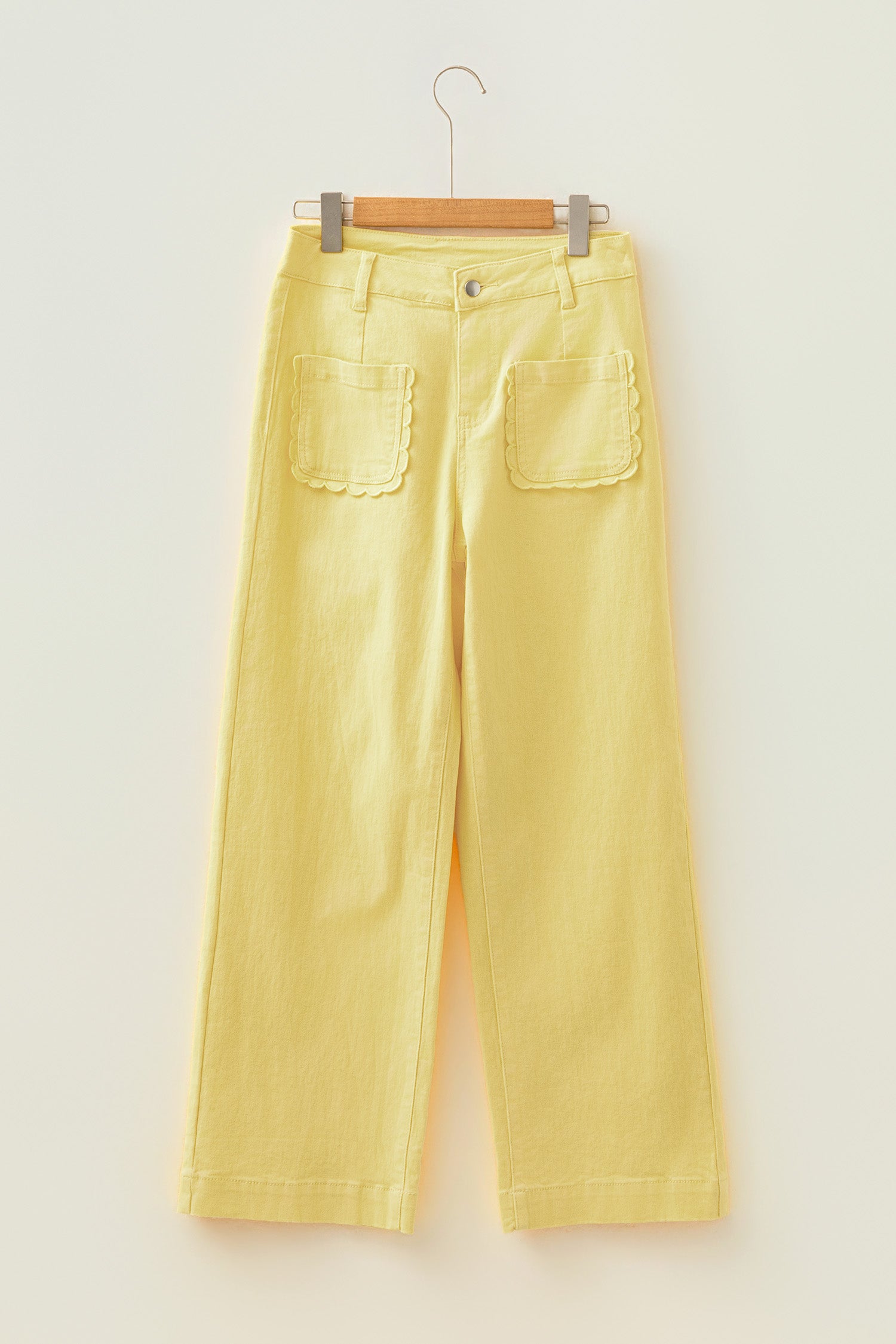 Yellow Solid Color Scalloped Patch Pocket Shift Jeans